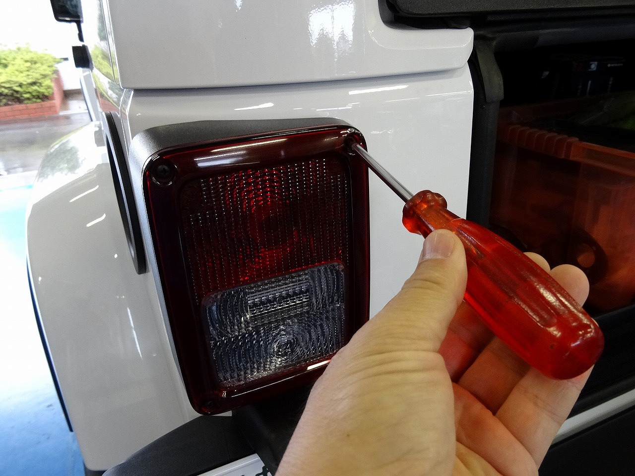 JKラングラー LEDテールランプ取り付け - 4WD SHOP タイガーオート